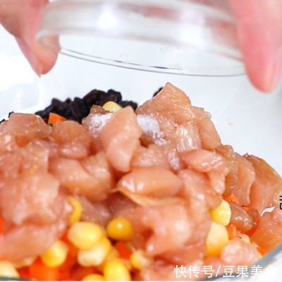 紫米鸡肉烧麦，孩子和老人都很适合吃