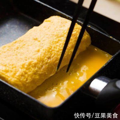 配着这盘日料，玉子焼き，米饭可以吃三大碗