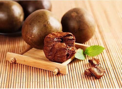 女性到了中年，常吃3種食物，刮油消脂，排毒潤(rùn)腸，清理體內(nèi)毒素