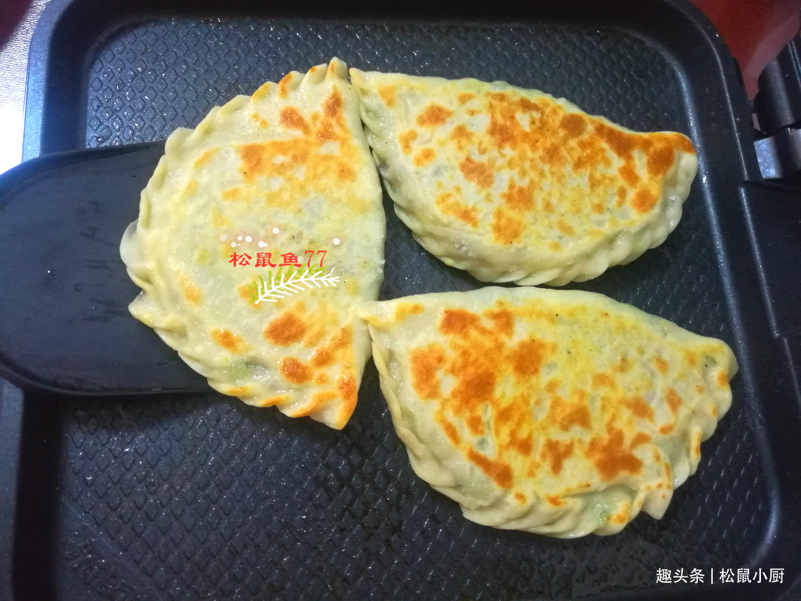 韭菜鸡蛋|韭菜盒子不能上锅就烙,要记住要点和技巧,味道鲜美不变色