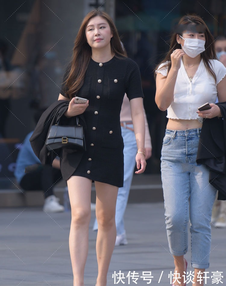 黑色小香风连衣裙,前面排扣设计,淑女感十足