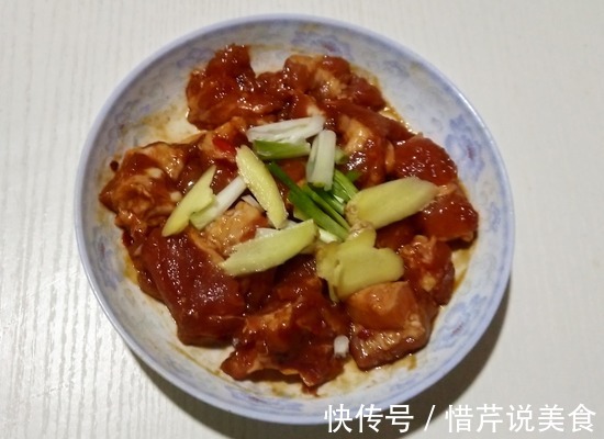 我做了一盘蒸菜,有菜有肉,老公都吃嗨了,三天两头准做一盘