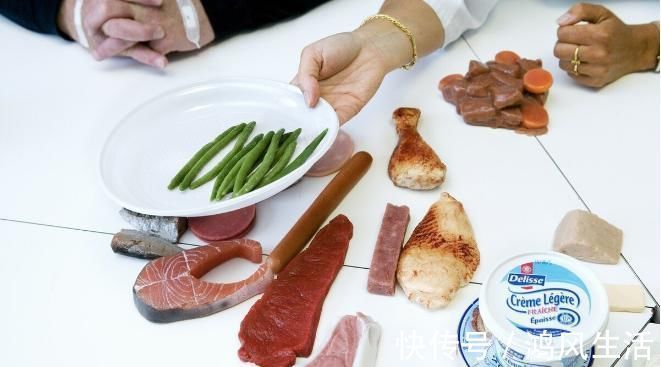 糖尿病患者|治疗糖尿病别再乱花钱了，这样吃东西就能降低80的治疗费