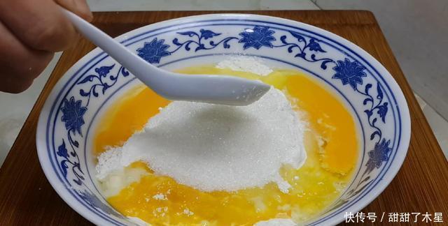 面粉|面粉别只会蒸馒头了，加3个鸡蛋，做出创意小吃，比蛋糕油条好吃