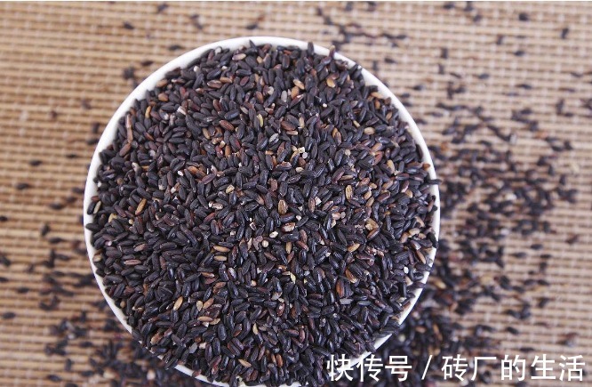 延缓衰老|不想老太快，不妨坚持吃3种食物，补血养气、延缓衰老！