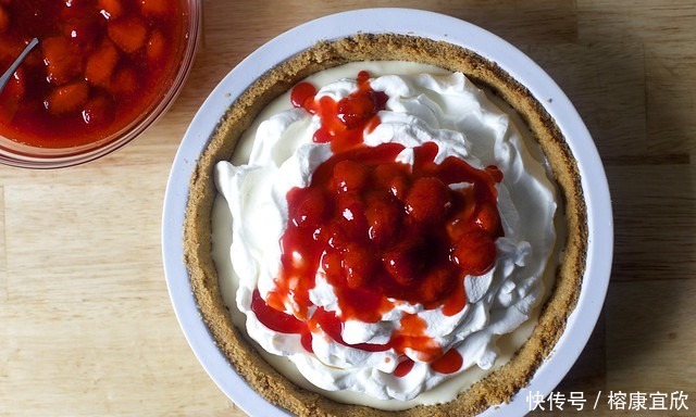 芝士|草莓芝士蛋糕加冰淇淋馅饼,好吃又美味,来看看吧