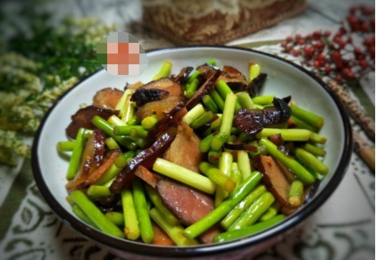 饭店最火的家常菜,10块钱不到,两三下就炒好,家人吃过都说好!