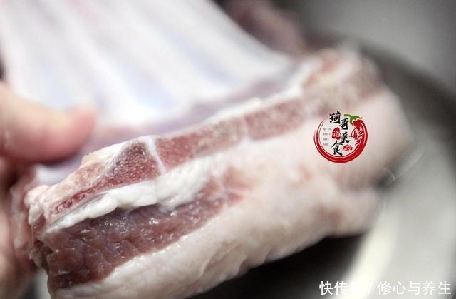 冬天炖羊肉,记得“1泡1煮2香料”,羊肉不腥膻,羊汤奶白鲜香!