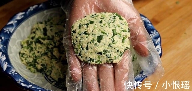 小董|豆腐最简单的家常早餐的做法,不揉面不和面,出锅比吃肉还香