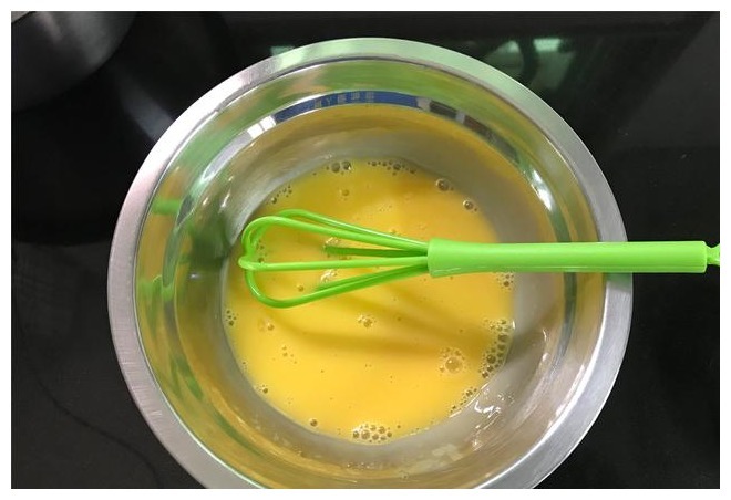 想吃蛋挞不用买,教你懒人快手做法,香酥嫩滑无添加,比买的好吃