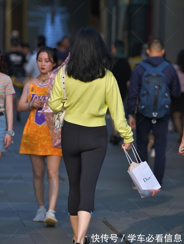 半长裤 荧光黄针织衫搭配网状内搭,性感时髦,成熟大气的时尚运动风!