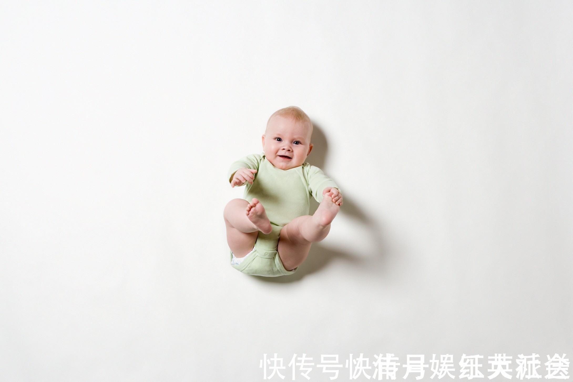 关玲|宝宝握拳头、挥手是为何这五种“暗语”需了解,帮助宝妈读懂娃