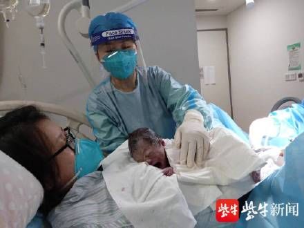 南京隔离管控区早产妈妈顺利生子