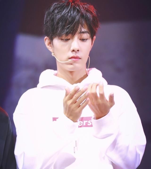 肖战|好消息！肖战力压群雄蝉联冠军，粉丝祝福离不开四个字