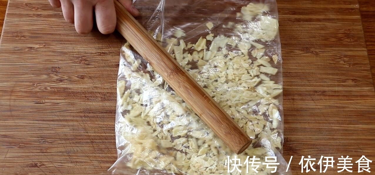 外酥|不用一滴油，不裹面包糠，不裹面粉，教你做炸鸡翅，外酥里嫩