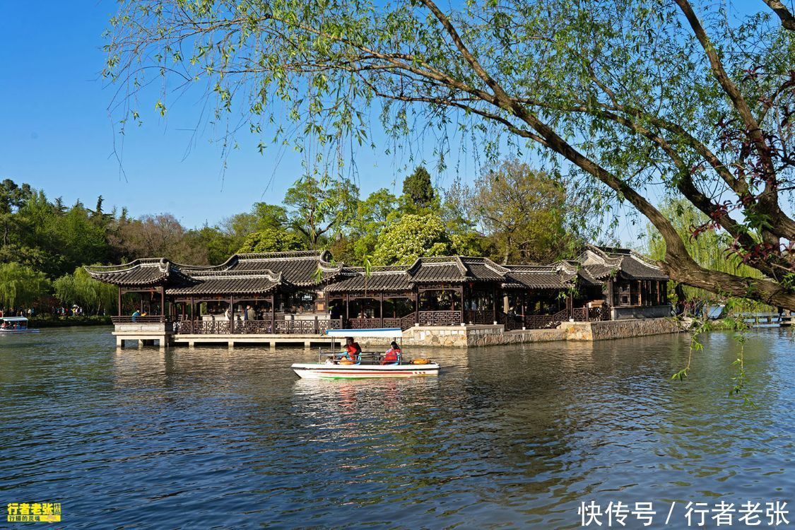 乾隆皇帝 为乾隆皇帝下江南而建的一座古桥，现在是扬州和瘦西湖的地标