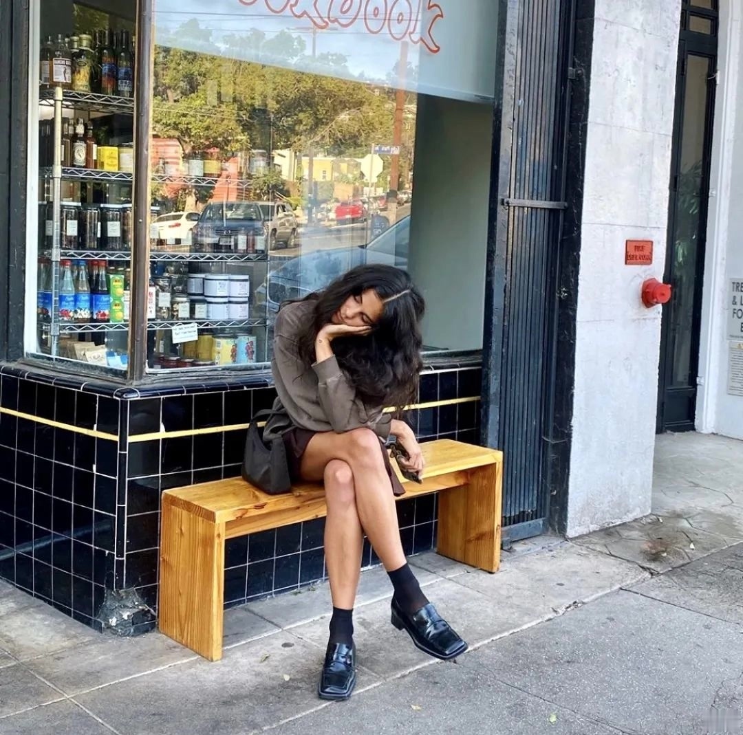 时髦|这个秋冬,让鞋子时髦起来的秘诀竟然是“变方”