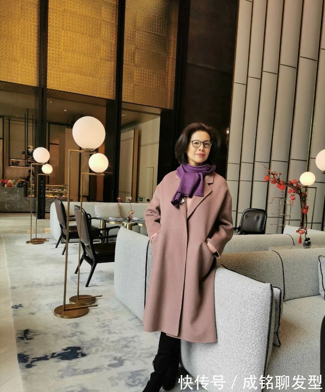 颜色 今冬流行一种大衣,叫“过胯不过脚踝”,五六十岁的女人穿更好看