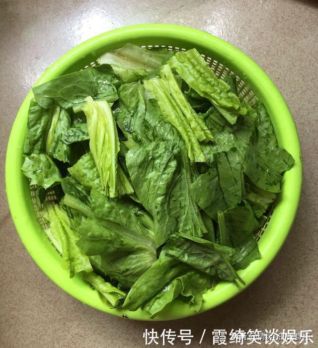 这菜,叶子比茎更营养,可惜90%人不懂,我家常拿来煮汤,超好喝