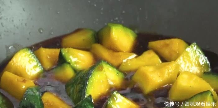 育儿|孩子爱吃的油焖南瓜,简单4步就能上桌,软糯美味,好吃又营养