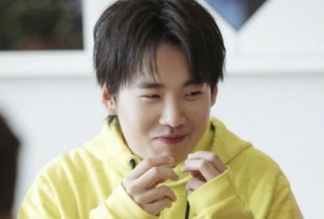 跑男|李晨晒出《跑男》合照，有谁注意郭麒麟的脚，比五位女嘉宾还亮眼