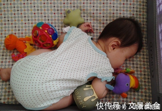 宝宝|宝宝睡觉和晨起时,有6种情况,说明喂太饱,脾胃一晚上没消停