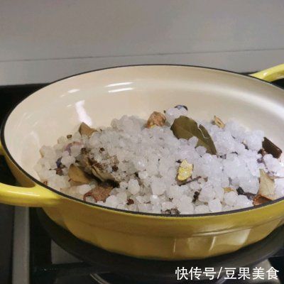 盐焗梭子蟹|10分钟出锅的盐焗梭子蟹，鲜嫩又爽口