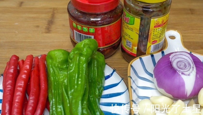 酱香饼|10分钟做锅万能酱，适合各种饼类、海鲜、烧烤、比老干妈好吃多了！