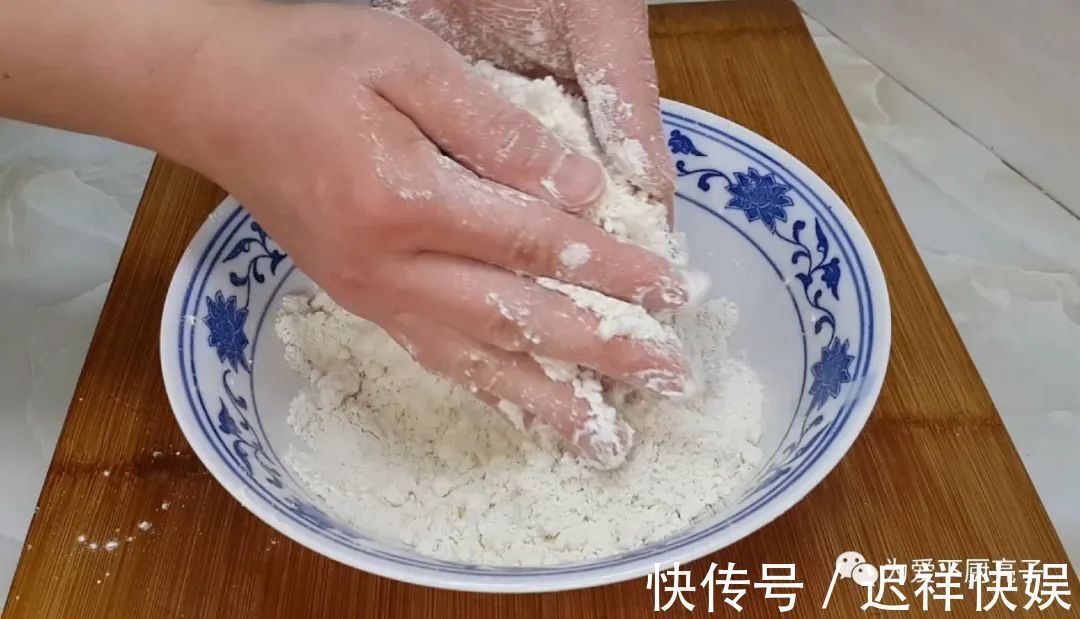 香酥|面粉别再烙饼了,试试这么做,个个香酥又掉渣,新手也能一次成功