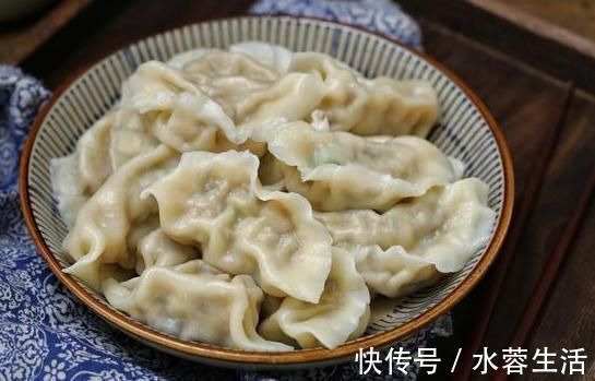 窍门|白菜猪肉馅饺子怎么做才好吃？牢记3个窍门，饺子不柴不腥鲜味足