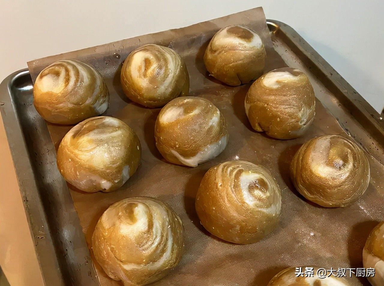 猪油|中秋甜点不能少！大叔教你自制蛋黄酥，外酥内软，做法非常简单