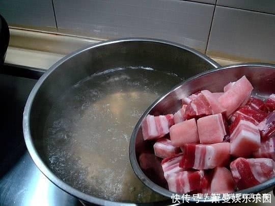  红烧肉|红烧肉要不要焯水搞错了又老又柴，腥味还重