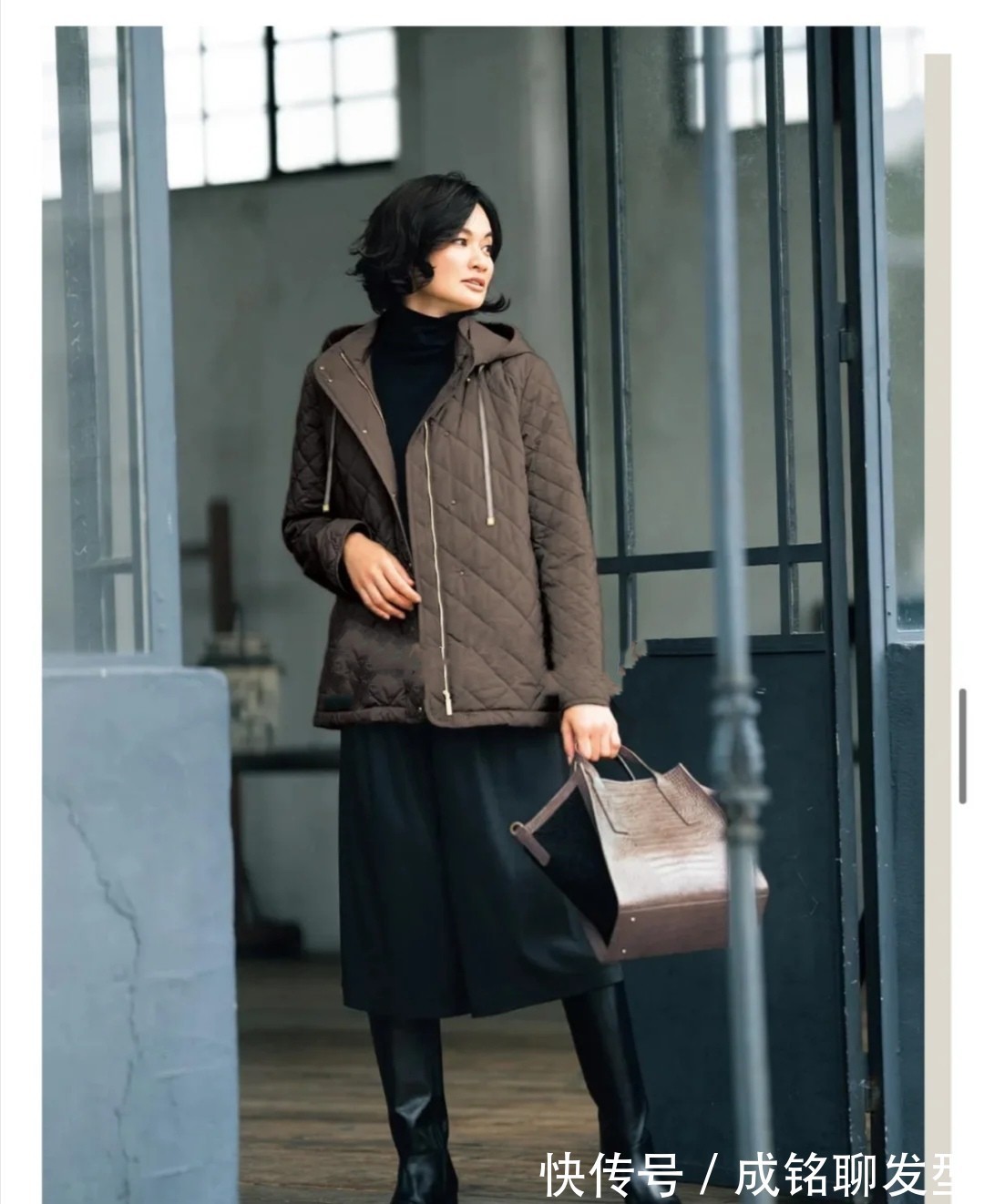 裤装|适合四十多岁女人的羽绒服穿搭,不臃肿不显胖,保暖时尚两不误