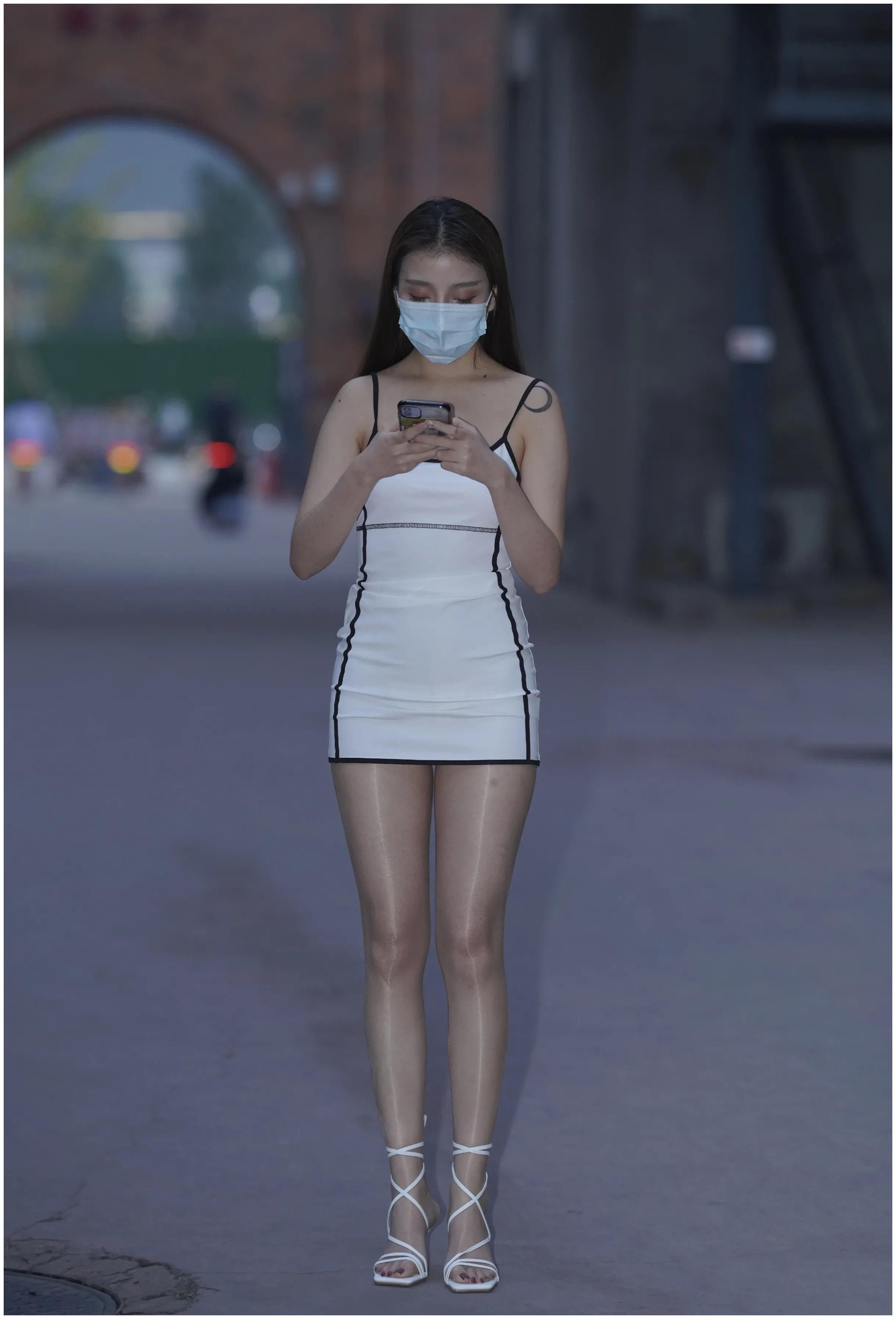 “敷腿膜”打底马油袜