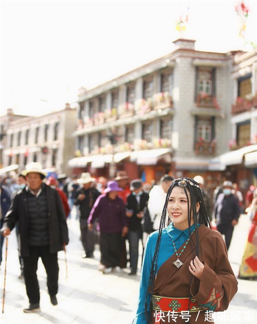 玛吉阿米|拉萨旅游必做的两件事，夜游布达拉宫，拍一套藏服写真，你赞同吗