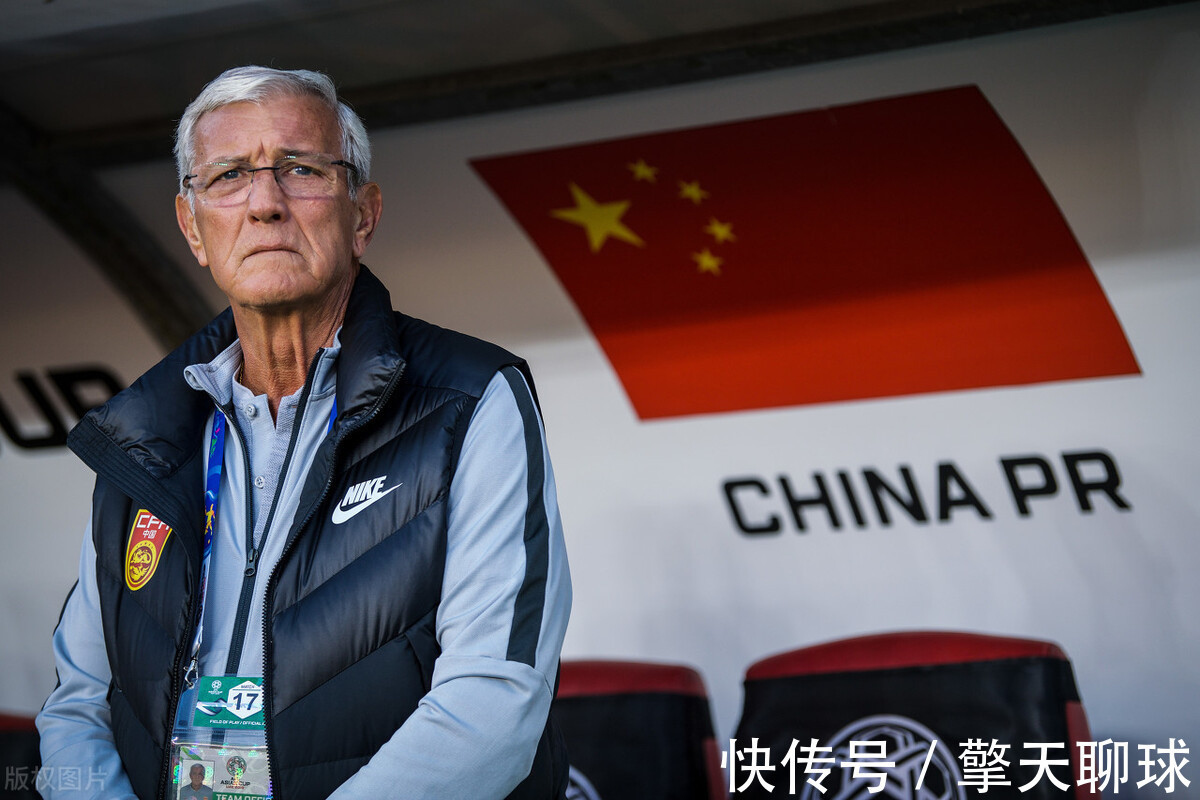 体坛周报|热议！国足现任主帅李铁的年薪曝光，还不及前任里皮的一个零头