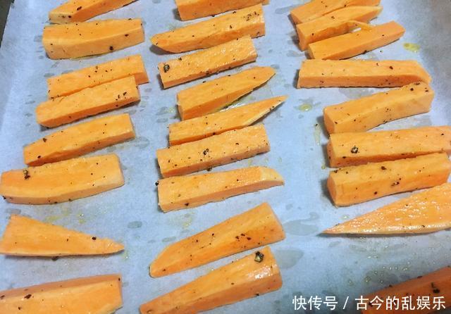 超好|家里又开始囤红薯了,吃腻了蒸煮,试一试黑椒烤红薯,味道超好