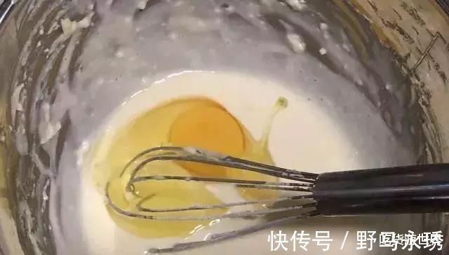 模具|蛋糕这样做,简单又好吃,10分钟超快手,搅一搅,烤熟就能吃