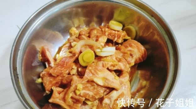 这个菜,天天吃都吃不烦,蛋白质多还有维生素,营养又美味!