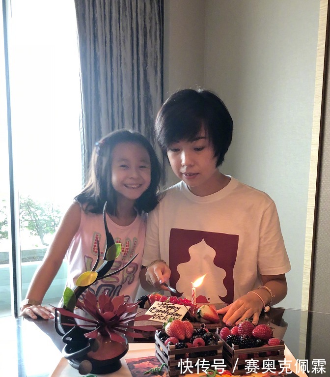 老公|张怡宁真挺幸福的，为60岁老公生二胎，私下穿的花花仍显气质