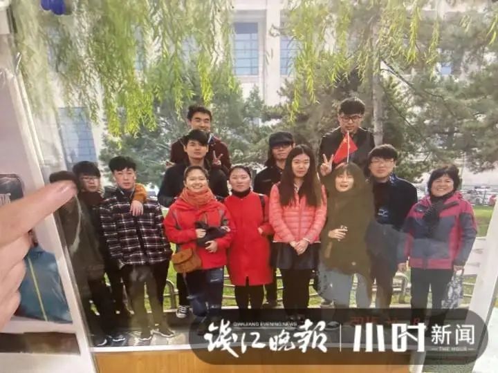 画室#70岁奶奶的滚烫人生:拿下中国美院双学位,和00后小女生同寝室