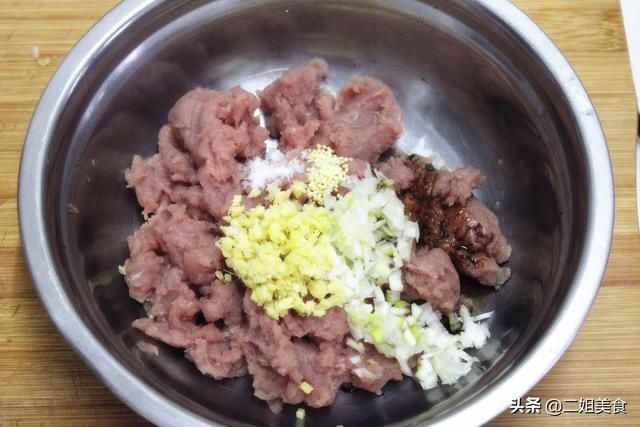 清香|秋天多吃饺子，韭菜白菜都靠边站，用这菜做饺子馅，清香还解馋