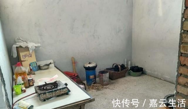 老家|回农村老家盖别墅,村里人人羡慕,可如今却成为了笑话