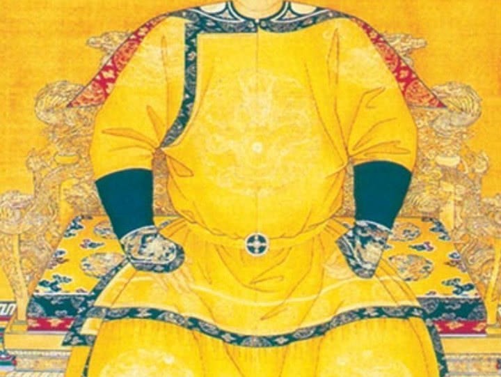 繁重|皇上的龙袍从不洗,会不会发臭,九五之尊每天的都穿繁重的龙袍?