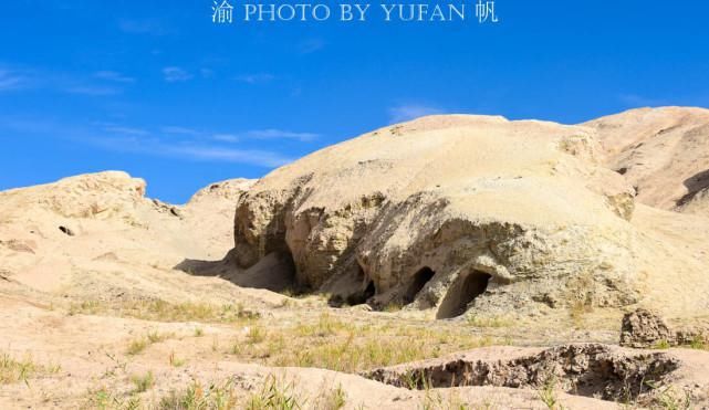 青疆交界的戈壁中发现一个大型剿匪基地，窑洞兵营及战壕保存完好