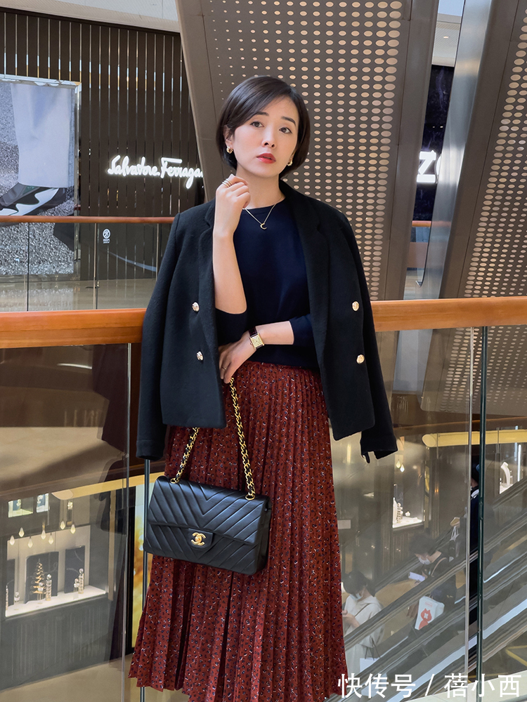 博主 春天穿“百褶裙”最优雅!建议多搭配针织衫,西装外套时髦又高级