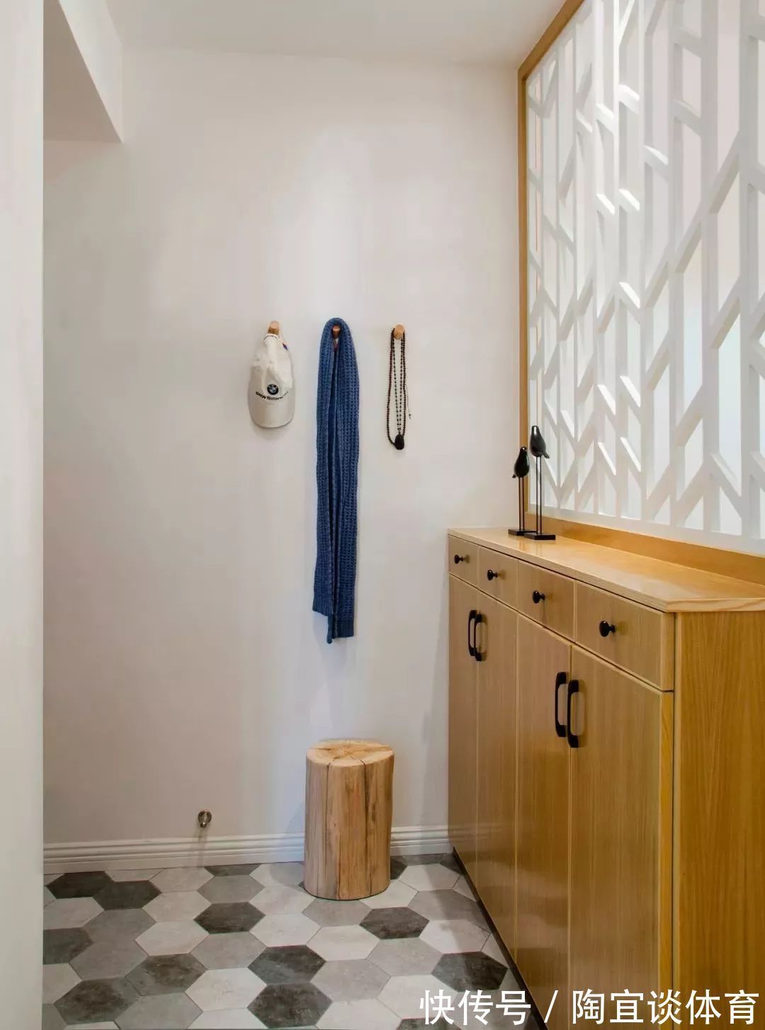 玄关|开门见厅的户型,这样装照样可以有玄关柜,比成品鞋柜更实用美观