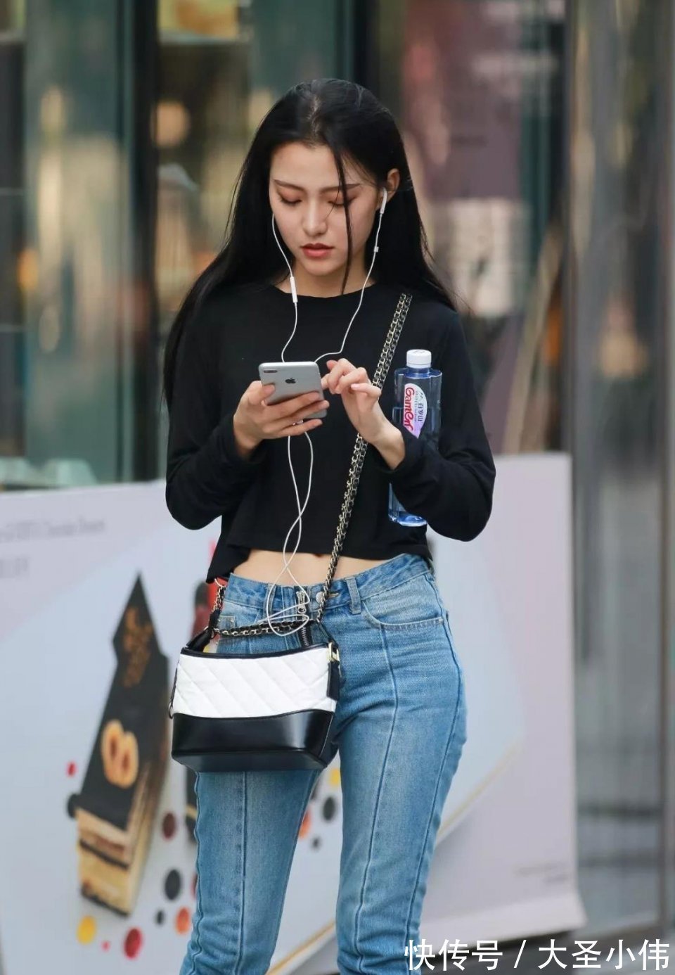 奶茶|美女街拍:一举一动都很温柔的小姐姐!我完全着迷了,好想帮她去买杯奶茶!