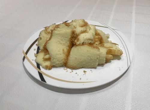 学生|家长买“蛋糕边角料”给孩子吃，引众人吐槽，节俭的父母养自卑娃