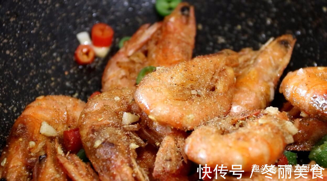 教你大虾超有食欲的做法,外皮酥脆,肉质细嫩,来一盘解馋